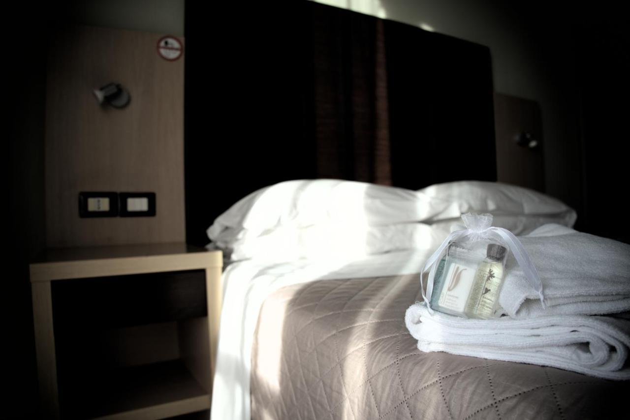Hotel Dei Tartari Guidonia Montecelio ภายนอก รูปภาพ