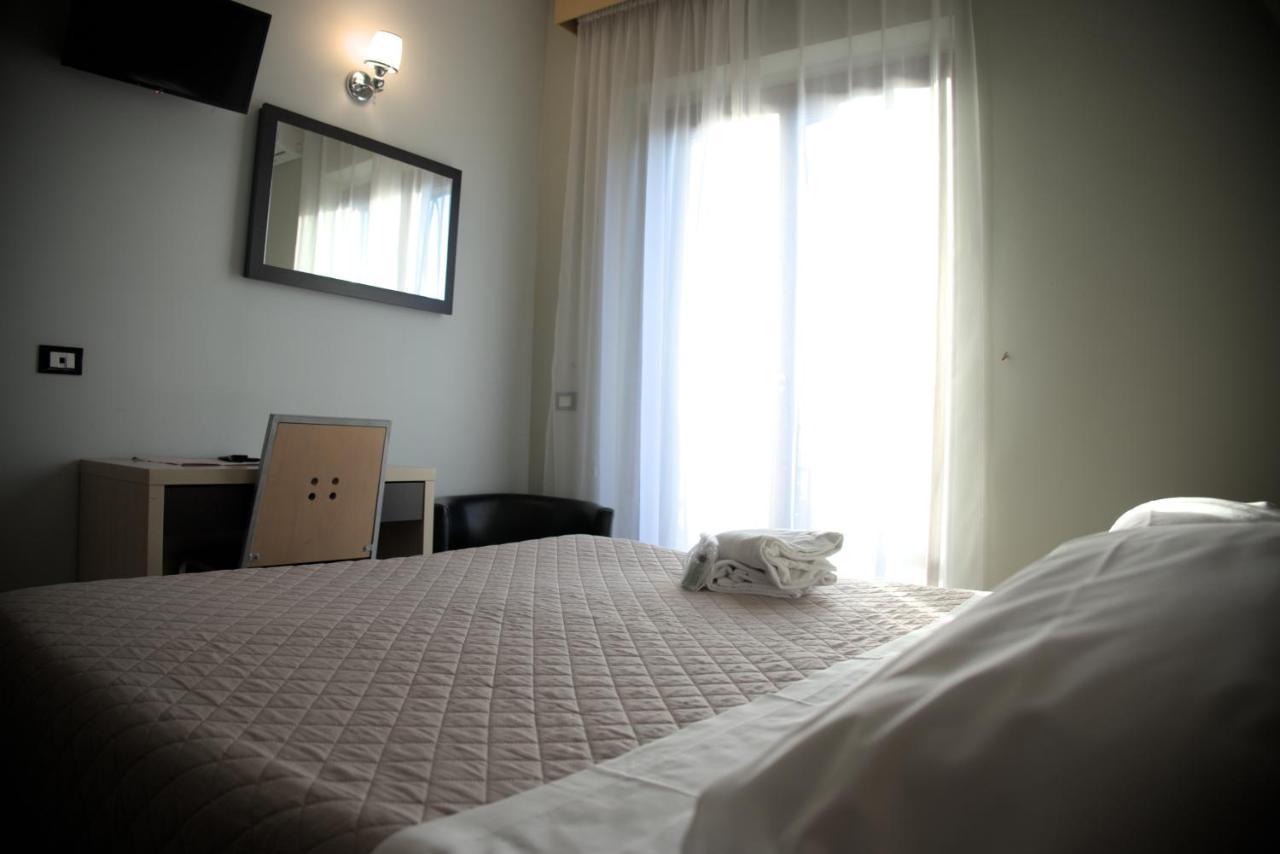 Hotel Dei Tartari Guidonia Montecelio ภายนอก รูปภาพ
